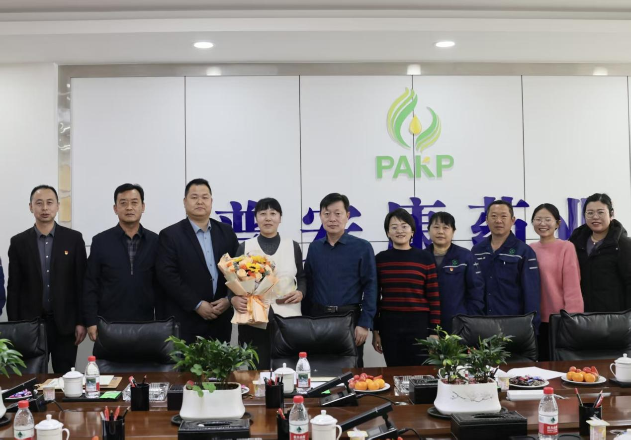 荣退礼敬芳华 实干赓续荣光     一一农垦药材公司普安康药业举行退休职工欢送会